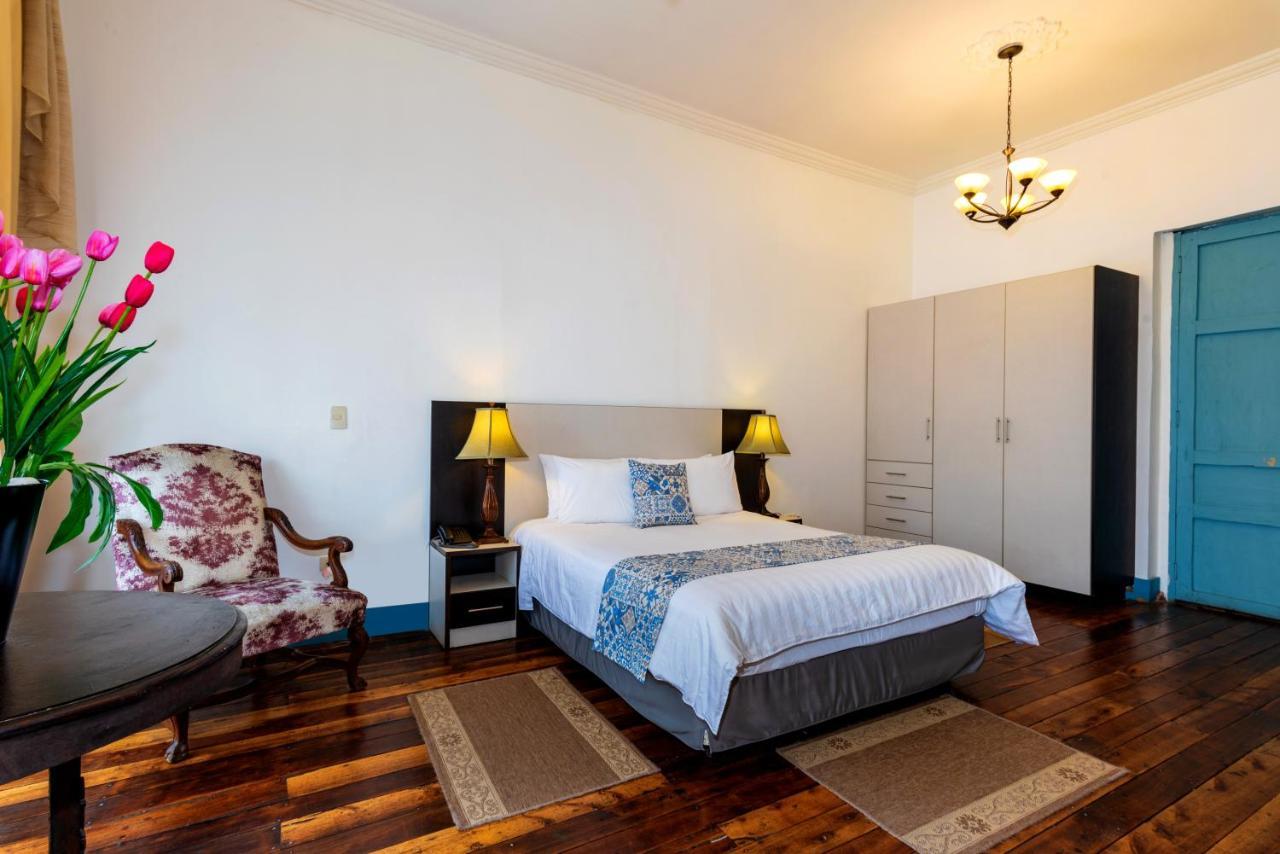 Del Parque Hotel & Suites Куенка Екстериор снимка