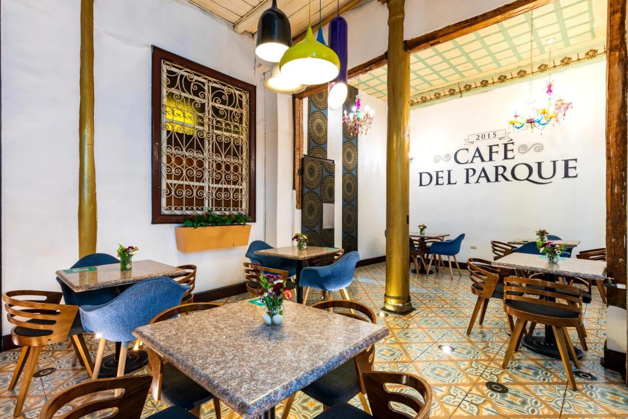Del Parque Hotel & Suites Куенка Екстериор снимка