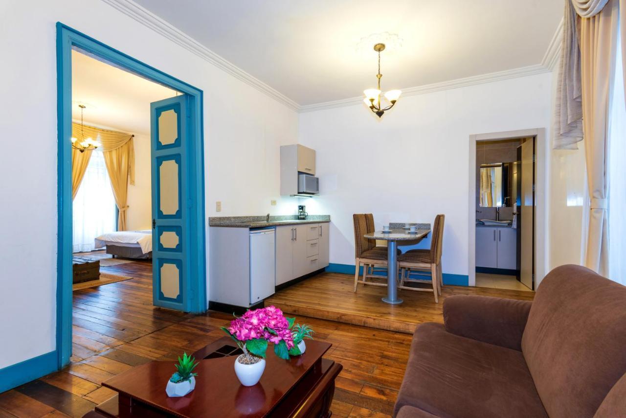 Del Parque Hotel & Suites Куенка Екстериор снимка