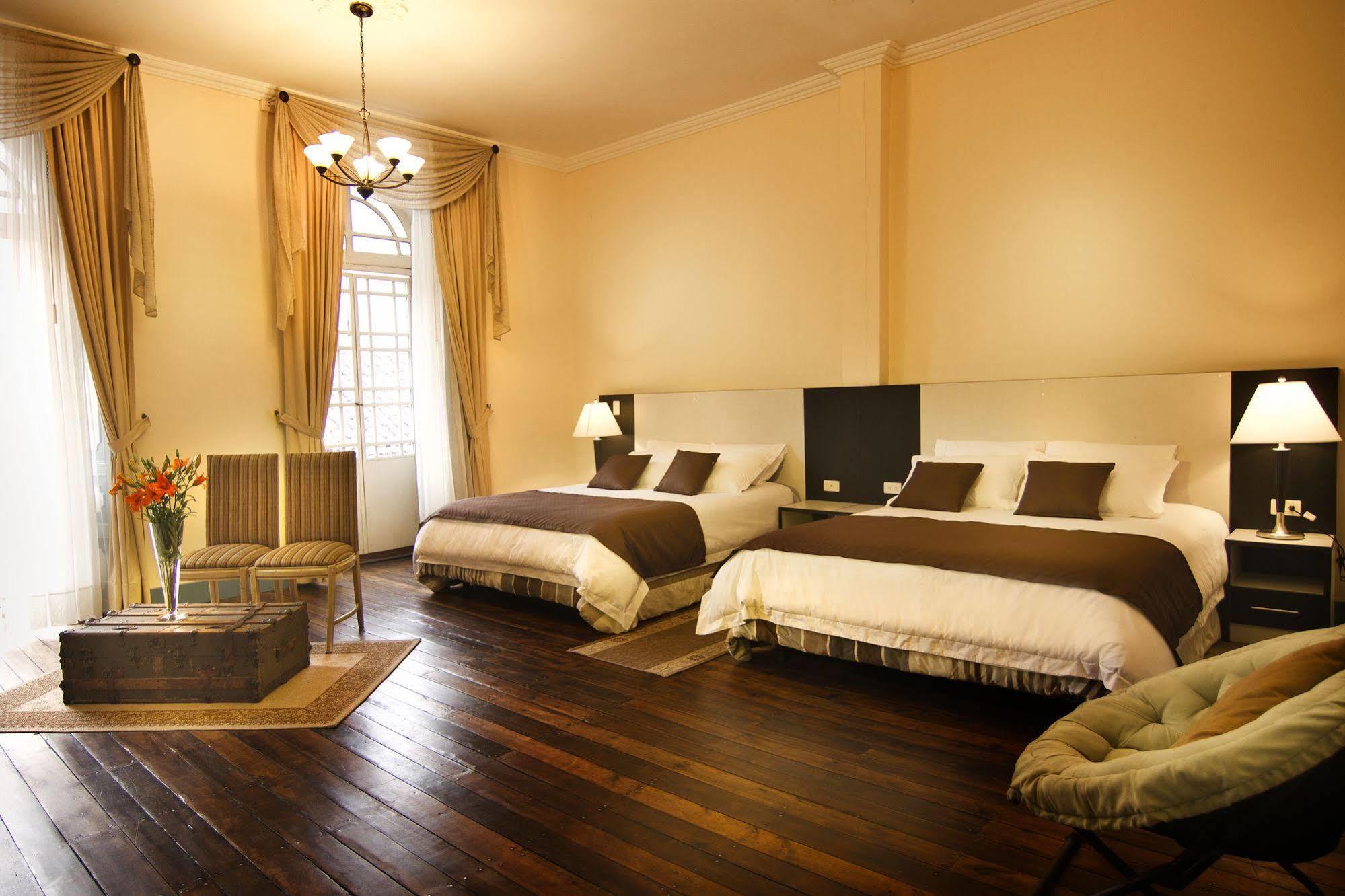 Del Parque Hotel & Suites Куенка Екстериор снимка